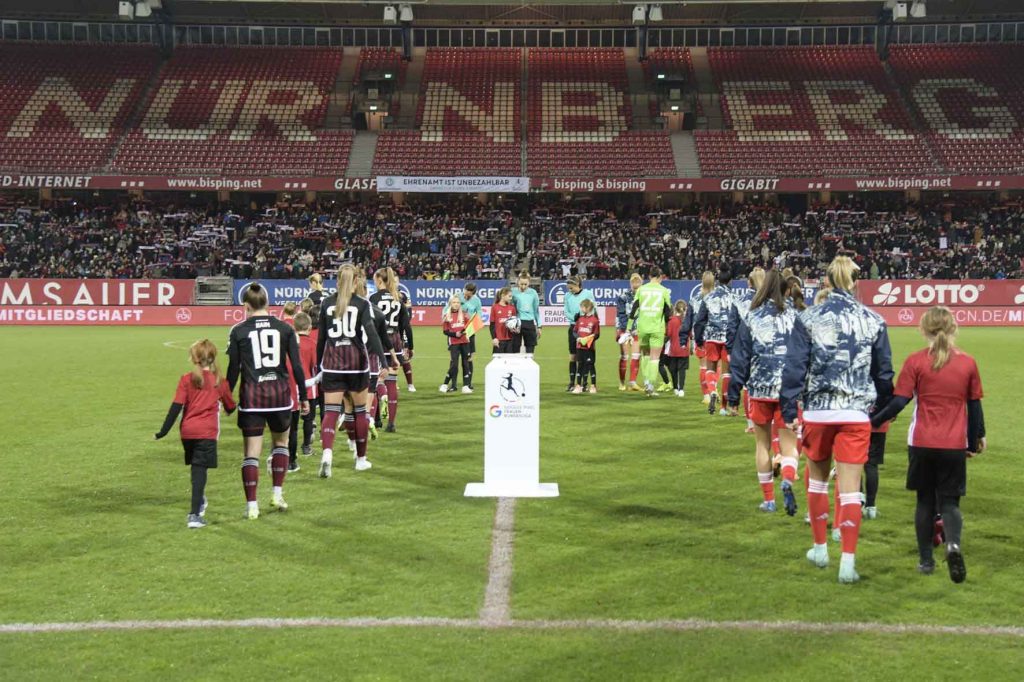 #Fußball, #Liga1, #Bundesliga, #DFL, #DFB, #Nürnberg, #1fcn, #fcn, #damen, #frauen, #Stadion, #MaxMorlockStadion, #Ball, #Sport, #Fans, #Jubel, #Torjubel, #Fahnen, #Fanblock, #Faszination, #Action, #Zweikampf, #Schiedsrichter, #Linienrichter, #SparkasseNürnberg, #NErgie, #Kulmbacher, #richter_frenzel, #Zuschauer, #fussball, #fcnfcb,