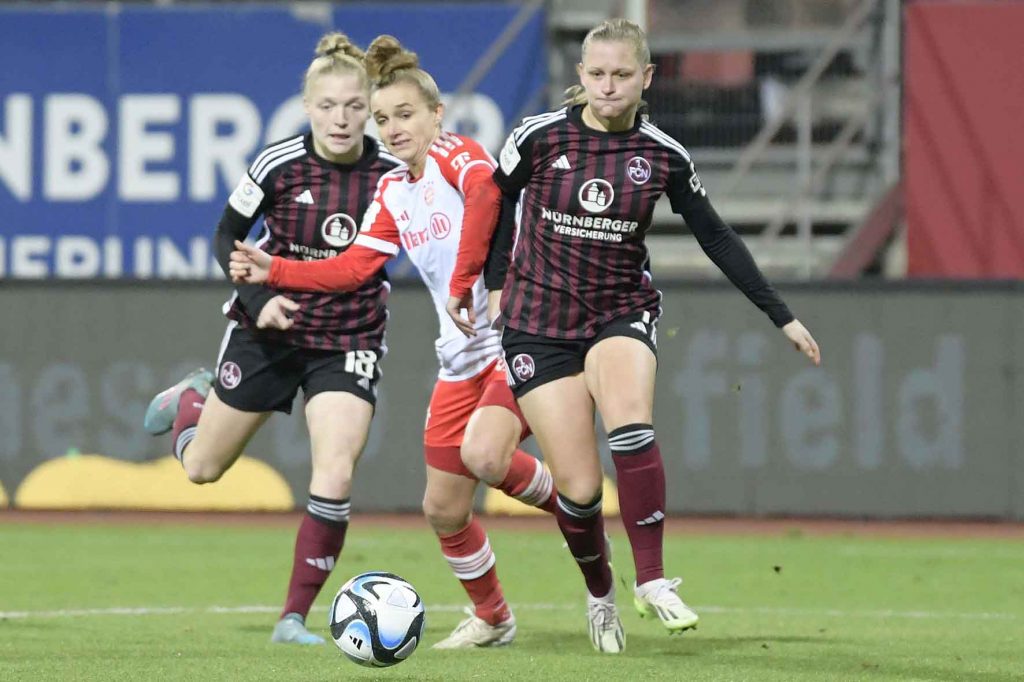 #Fußball, #Liga1, #Bundesliga, #DFL, #DFB, #Nürnberg, #1fcn, #fcn, #damen, #frauen, #Stadion, #MaxMorlockStadion, #Ball, #Sport, #Fans, #Jubel, #Torjubel, #Fahnen, #Fanblock, #Faszination, #Action, #Zweikampf, #Schiedsrichter, #Linienrichter, #SparkasseNürnberg, #NErgie, #Kulmbacher, #richter_frenzel, #Zuschauer, #fussball, #fcnfcb,