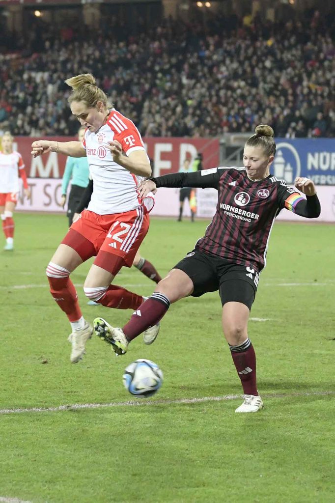 #Fußball, #Liga1, #Bundesliga, #DFL, #DFB, #Nürnberg, #1fcn, #fcn, #damen, #frauen, #Stadion, #MaxMorlockStadion, #Ball, #Sport, #Fans, #Jubel, #Torjubel, #Fahnen, #Fanblock, #Faszination, #Action, #Zweikampf, #Schiedsrichter, #Linienrichter, #SparkasseNürnberg, #NErgie, #Kulmbacher, #richter_frenzel, #Zuschauer, #fussball, #fcnfcb,