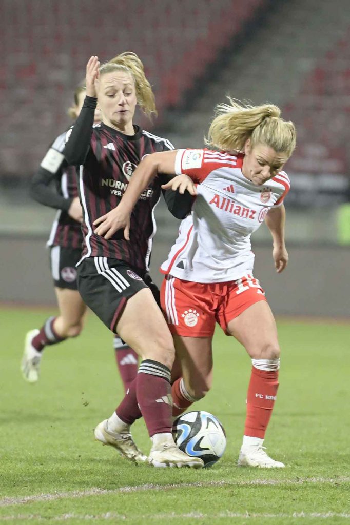 #Fußball, #Liga1, #Bundesliga, #DFL, #DFB, #Nürnberg, #1fcn, #fcn, #damen, #frauen, #Stadion, #MaxMorlockStadion, #Ball, #Sport, #Fans, #Jubel, #Torjubel, #Fahnen, #Fanblock, #Faszination, #Action, #Zweikampf, #Schiedsrichter, #Linienrichter, #SparkasseNürnberg, #NErgie, #Kulmbacher, #richter_frenzel, #Zuschauer, #fussball, #fcnfcb,