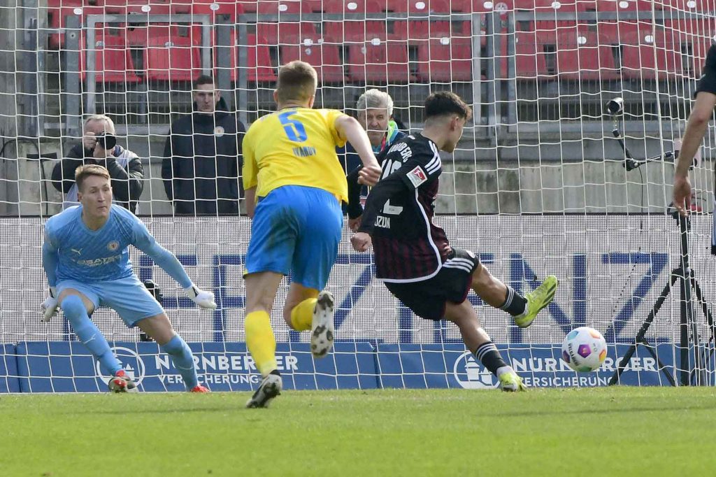 #Fußball, #Liga2, #Bundesliga, #DFL, #DFB, #Nürnberg, #Stadion, #MaxMorlockStadion, #Ball, #Sport, #Fans, #Torjubel, #Ausschreitung, #Pyrotechnik, #Fahnen, #Fanblock, #Faszination, #Action, #Zweikampf, #Schiedsrichter, #Linienrichter, #FrankenBrunnen, #RichterFrenzel, #WolfHeizung, #NErgie, #Kulmbacher, #SparkasseNürnberg, #Freizeit, #Familie, #Zuschauer, #MaxMorlock, #Spielräume, #Stolperstein, #JenöKonradCup, #dielegendelebt, #fcnebs,