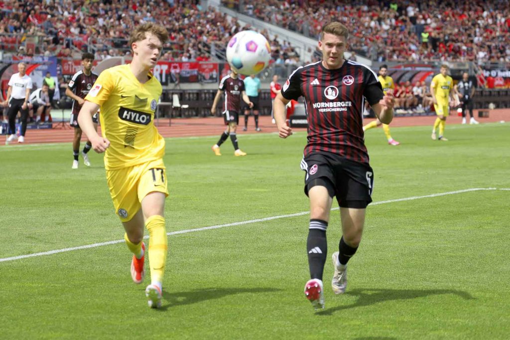 #Fußball, #Liga2, #Bundesliga, #DFL, #DFB, #Nürnberg, #1fcn, #fcn, #ClubHaus, #Stadion, #MaxMorlockStadion, #Ball, #Sport, #Fans, #Torjubel, #Ausschreitung, #Pyrotechnik, #Fahnen, #Fanblock, #Faszination, #Action, #Zweikampf, #Schiedsrichter, #Linienrichter, #FrankenBrunnen, #RichterFrenzel, #WolfHeizung, #NErgie, #Kulmbacher, #SparkasseNürnberg, #Freizeit, #Familie, #Zuschauer, #MaxMorlock, #Spielräume, #Stolperstein, #JenöKonradCup, #dielegendelebt, #fcnelv,