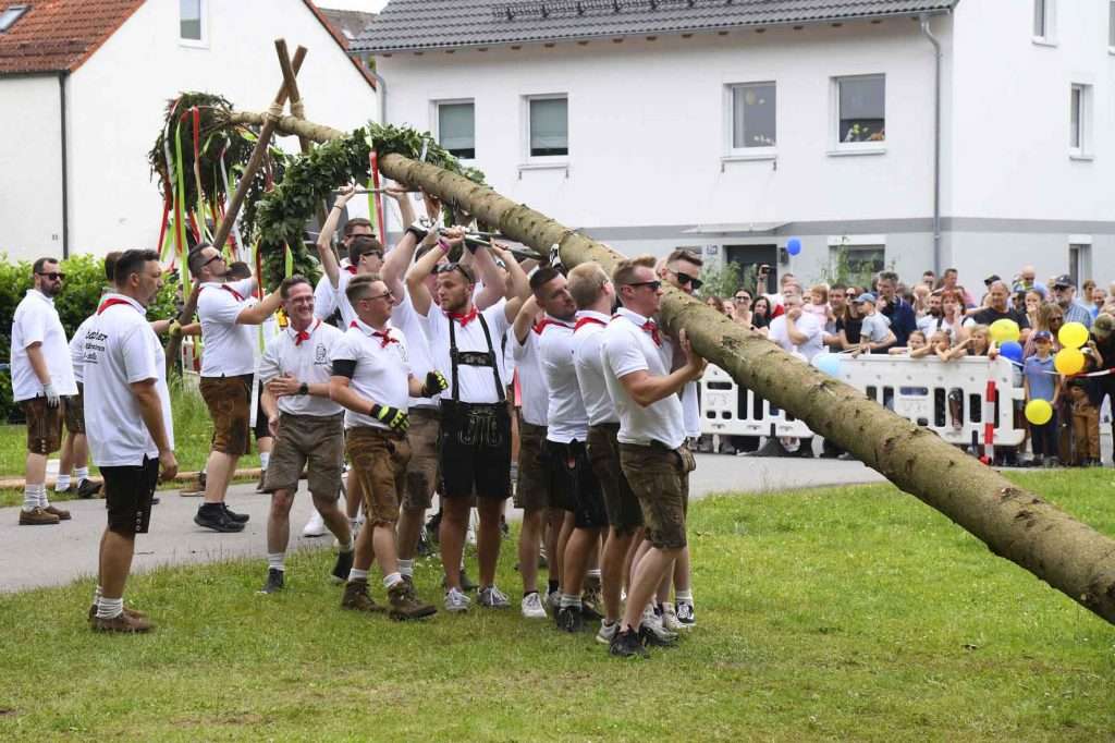 #Nürnberg, #Eibach, #Kirchweih, #Spalterbier, #Festlichkeit, #Verkaufsstände, #Süssigkeiten, #Bratwürste, #Kinder, #Erwachsene, #Bierzelt, #Bier, #Fahrgeschäfte, #Autoscooter, #Karussell, #Feuerwerk, #Losbuden, #Eis, #Belustigung, #Oma, #Opa, #Enkelkinder, #Kärwaboum, #Kärwamadla, 