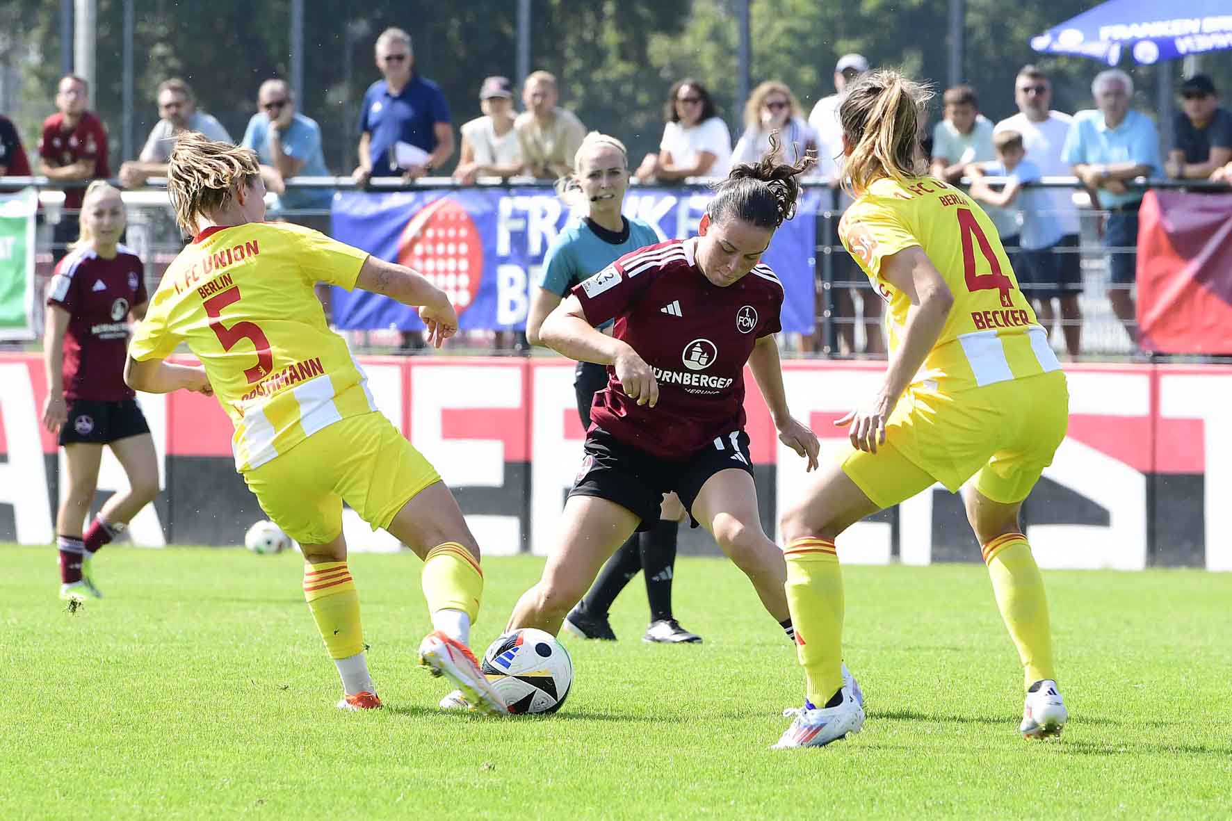 #Fußball, #Liga2, #Bundesliga, #DFL, #DFB, #Nürnberg, #1fcn, #fcn, #damen, #frauen, #Stadion, #MaxMorlockStadion, #Ball, #Sport, #Fans, #Jubel, #Torjubel, #Fahnen, #Fanblock, #Faszination, #Action, #Zweikampf, #Schiedsrichter, #Linienrichter, #SparkasseNürnberg, #NErgie, #Kulmbacher, #richter_frenzel, #Zuschauer, #fussball, #fcnmsv,