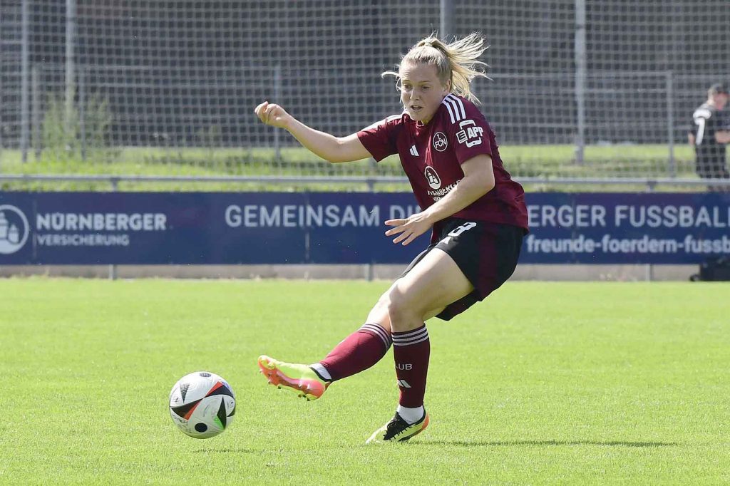 #Fußball, #Liga2, #Bundesliga, #DFL, #DFB, #Nürnberg, #1fcn, #fcn, #damen, #frauen, #Stadion, #MaxMorlockStadion, #Ball, #Sport, #Fans, #Jubel, #Torjubel, #Fahnen, #Fanblock, #Faszination, #Action, #Zweikampf, #Schiedsrichter, #Linienrichter, #SparkasseNürnberg, #NErgie, #Kulmbacher, #richter_frenzel, #Zuschauer, #fussball,