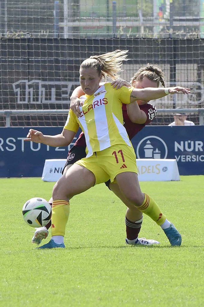 #Fußball, #Liga2, #Bundesliga, #DFL, #DFB, #Nürnberg, #1fcn, #fcn, #damen, #frauen, #Stadion, #MaxMorlockStadion, #Ball, #Sport, #Fans, #Jubel, #Torjubel, #Fahnen, #Fanblock, #Faszination, #Action, #Zweikampf, #Schiedsrichter, #Linienrichter, #SparkasseNürnberg, #NErgie, #Kulmbacher, #richter_frenzel, #Zuschauer, #fussball,