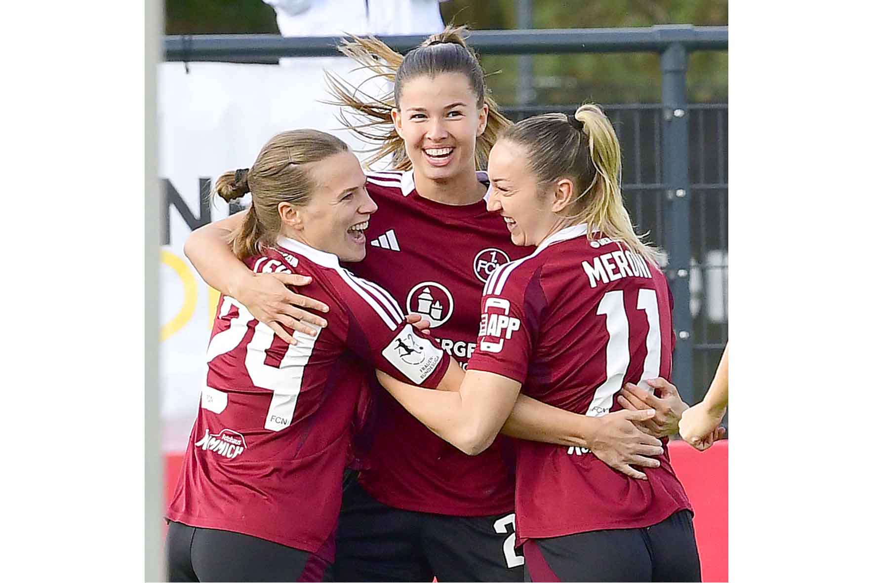 #Fußball, #Liga2, #Bundesliga, #DFL, #DFB, #Nürnberg, #1fcn, #fcn, #damen, #frauen, #Stadion, #MaxMorlockStadion, #Ball, #Sport, #Fans, #Jubel, #Torjubel, #Fahnen, #Fanblock, #Faszination, #Action, #Zweikampf, #Schiedsrichter, #Linienrichter, #SparkasseNürnberg, #NErgie, #Kulmbacher, #richter_frenzel, #Zuschauer, #fussball,