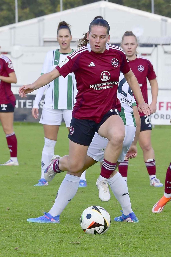 #Fußball, #Liga2, #Bundesliga, #DFL, #DFB, #Nürnberg, #1fcn, #fcn, #damen, #frauen, #Stadion, #MaxMorlockStadion, #Ball, #Sport, #Fans, #Jubel, #Torjubel, #Fahnen, #Fanblock, #Faszination, #Action, #Zweikampf, #Schiedsrichter, #Linienrichter, #SparkasseNürnberg, #NErgie, #Kulmbacher, #richter_frenzel, #Zuschauer, #fussball,