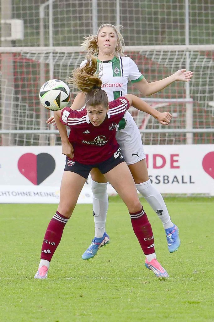 #Fußball, #Liga2, #Bundesliga, #DFL, #DFB, #Nürnberg, #1fcn, #fcn, #damen, #frauen, #Stadion, #MaxMorlockStadion, #Ball, #Sport, #Fans, #Jubel, #Torjubel, #Fahnen, #Fanblock, #Faszination, #Action, #Zweikampf, #Schiedsrichter, #Linienrichter, #SparkasseNürnberg, #NErgie, #Kulmbacher, #richter_frenzel, #Zuschauer, #fussball,
