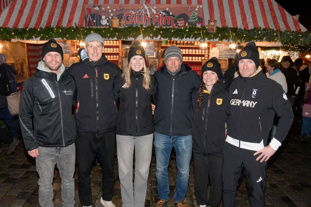 #Nürnberg, #Nuremberg, #MetropolregionNürnberg, #Christkindlesmarkt, #Hauptmarkt, #Kinderweihnacht, #HansSachsPlatz, #MarktderPartnerstädte, #Handwerkerhof, #Christkind, #Engel, #Weihnachtsmann, #Nikolaus, #Pelzmärtel, #KnechtRuprecht, #St.Martin, #Adventszeit, #Vorweihnachtszeit, #Weihnachten, #Festlichkeit, #Verkaufsstände, #Lebkuchen, #Süssigkeiten, #Glühwein, #Punsch, #Kinderpunsch, #Bratwürste, #Sterne, #Christbaum, #Christbaumschmuck, #Weihnachtsbeleuchtung, #Lichterzug, #schönsteZeit, #Winter, #winterlich, #Schnee, #Glanz, #Kinder, #Erwachsene, #Wünsche, #Hoffnung, #Frieden, #Gerechtigkeit, #Sternenhaus, #HeiligGeistHaus, #NoraFalk,