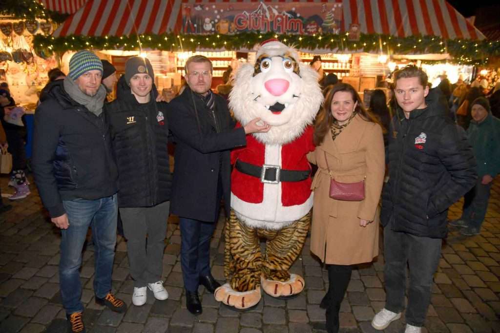 #Nürnberg, #Nuremberg, #MetropolregionNürnberg, #Christkindlesmarkt, #Hauptmarkt, #Kinderweihnacht, #HansSachsPlatz, #MarktderPartnerstädte, #Handwerkerhof, #Christkind, #Engel, #Weihnachtsmann, #Nikolaus, #Pelzmärtel, #KnechtRuprecht, #St.Martin, #Adventszeit, #Vorweihnachtszeit, #Weihnachten, #Festlichkeit, #Verkaufsstände, #Lebkuchen, #Süssigkeiten, #Glühwein, #Punsch, #Kinderpunsch, #Bratwürste, #Sterne, #Christbaum, #Christbaumschmuck, #Weihnachtsbeleuchtung, #Lichterzug, #schönsteZeit, #Winter, #winterlich, #Schnee, #Glanz, #Kinder, #Erwachsene, #Wünsche, #Hoffnung, #Frieden, #Gerechtigkeit, #Sternenhaus, #HeiligGeistHaus, #NoraFalk,