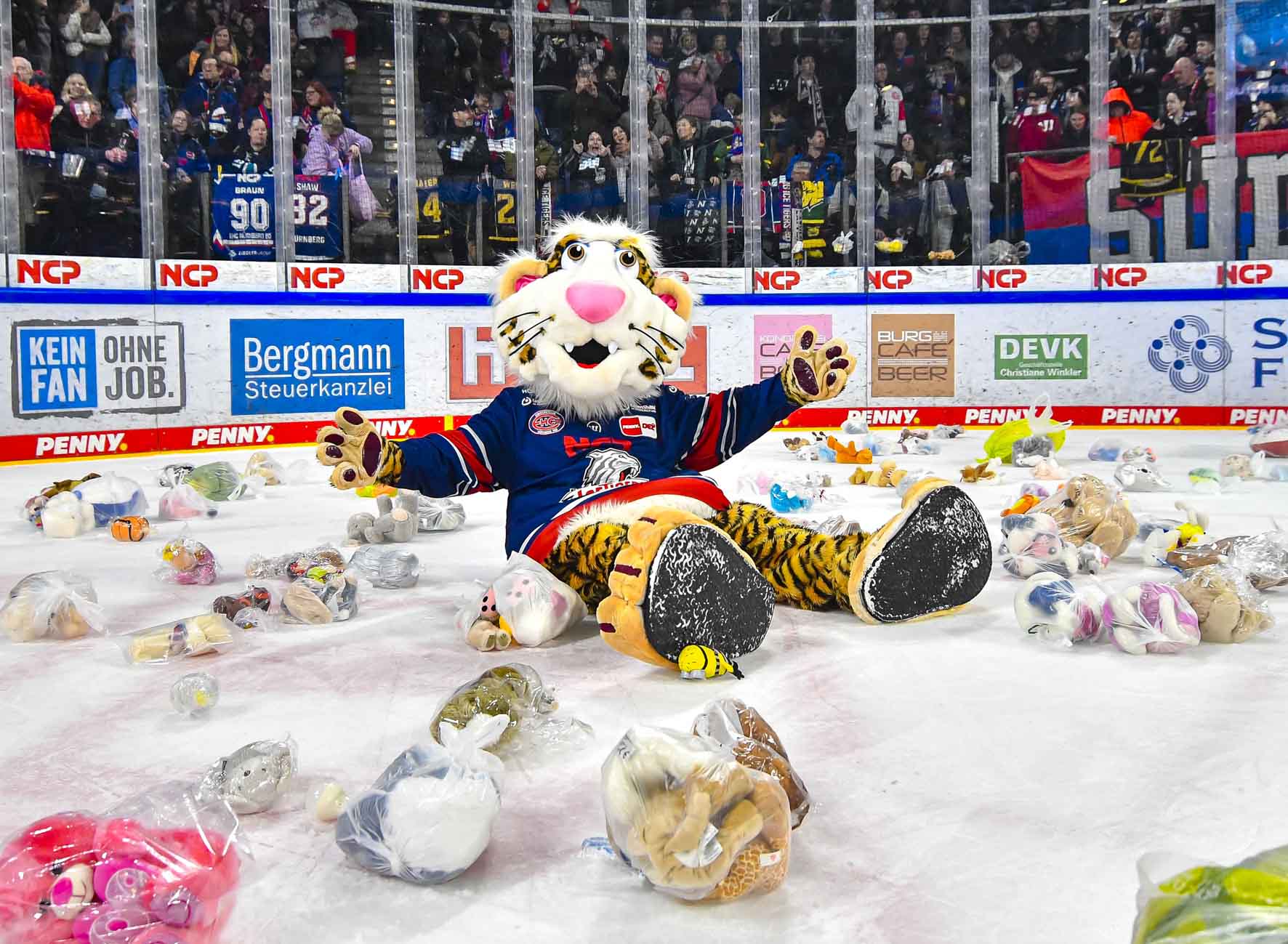 #del, #eishockey, #nit, #nuernbergicetigers, #icetigers, #puck, #pucki, #maskottchen, #nuernberg, #arena, #tor, #zuschauer, #fans, #hofmannpersonal, #vielfaltgewinnt, #keinfanohnejob, #bodin, #nergie, #wbgnuernberg,