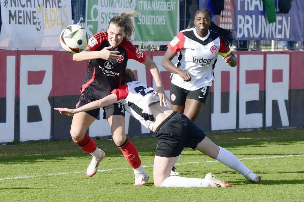 #Fußball, #Liga2, #Bundesliga, #DFL, #DFB, #Nürnberg, #1fcn, #fcn, #damen, #frauen, #Stadion, #MaxMorlockStadion, #Ball, #Sport, #Fans, #Jubel, #Torjubel, #Fahnen, #Fanblock, #Faszination, #Action, #Zweikampf, #Schiedsrichter, #Linienrichter, #SparkasseNürnberg, #NErgie, #Kulmbacher, #richter_frenzel, #Zuschauer, #fussball,