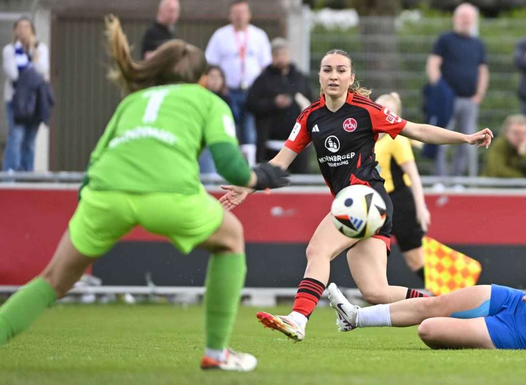 #Fußball, #Liga2, #Bundesliga, #DFL, #DFB, #Nürnberg, #1fcn, #fcn, #damen, #frauen, #Stadion, #MaxMorlockStadion, #Ball, #Sport, #Fans, #Jubel, #Torjubel, #Fahnen, #Fanblock, #Faszination, #Action, #Zweikampf, #Schiedsrichter, #Linienrichter, #SparkasseNürnberg, #NErgie, #Kulmbacher, #Zuschauer, #fussball,