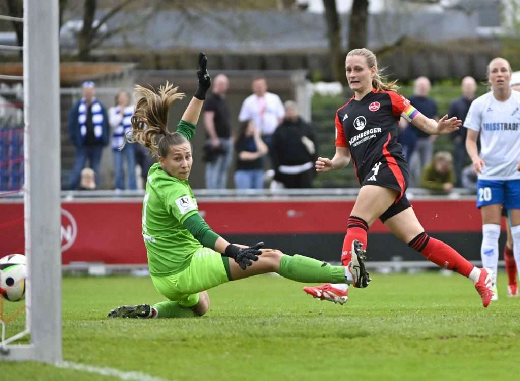 #Fußball, #Liga2, #Bundesliga, #DFL, #DFB, #Nürnberg, #1fcn, #fcn, #damen, #frauen, #Stadion, #MaxMorlockStadion, #Ball, #Sport, #Fans, #Jubel, #Torjubel, #Fahnen, #Fanblock, #Faszination, #Action, #Zweikampf, #Schiedsrichter, #Linienrichter, #SparkasseNürnberg, #NErgie, #Kulmbacher, #Zuschauer, #fussball,
