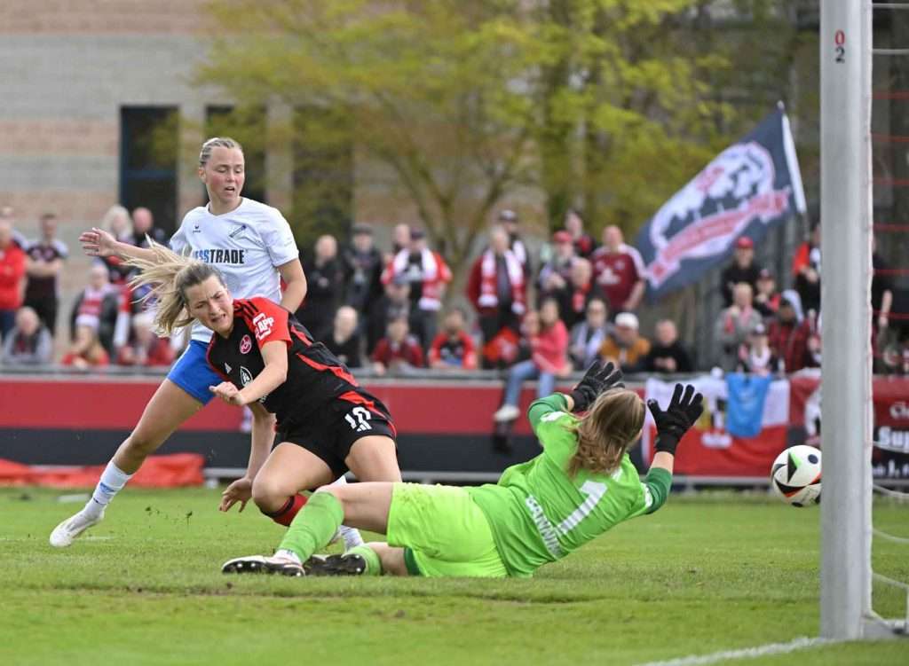 #Fußball, #Liga2, #Bundesliga, #DFL, #DFB, #Nürnberg, #1fcn, #fcn, #damen, #frauen, #Stadion, #MaxMorlockStadion, #Ball, #Sport, #Fans, #Jubel, #Torjubel, #Fahnen, #Fanblock, #Faszination, #Action, #Zweikampf, #Schiedsrichter, #Linienrichter, #SparkasseNürnberg, #NErgie, #Kulmbacher, #Zuschauer, #fussball,