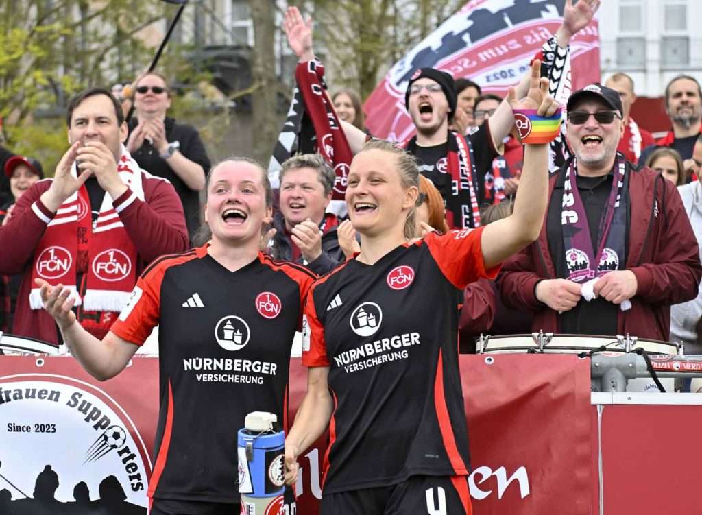 #Fußball, #Liga2, #Bundesliga, #DFL, #DFB, #Nürnberg, #1fcn, #fcn, #damen, #frauen, #Stadion, #MaxMorlockStadion, #Ball, #Sport, #Fans, #Jubel, #Torjubel, #Fahnen, #Fanblock, #Faszination, #Action, #Zweikampf, #Schiedsrichter, #Linienrichter, #SparkasseNürnberg, #NErgie, #Kulmbacher, #Zuschauer, #fussball,