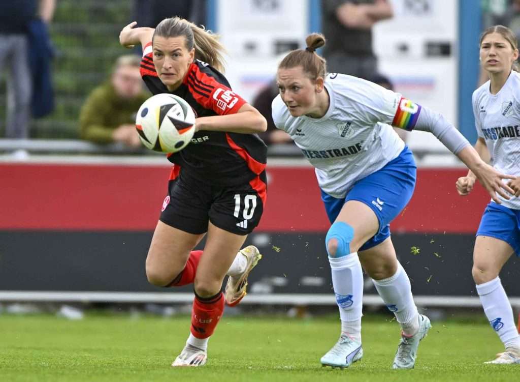 #Fußball, #Liga2, #Bundesliga, #DFL, #DFB, #Nürnberg, #1fcn, #fcn, #damen, #frauen, #Stadion, #MaxMorlockStadion, #Ball, #Sport, #Fans, #Jubel, #Torjubel, #Fahnen, #Fanblock, #Faszination, #Action, #Zweikampf, #Schiedsrichter, #Linienrichter, #SparkasseNürnberg, #NErgie, #Kulmbacher, #Zuschauer, #fussball,
