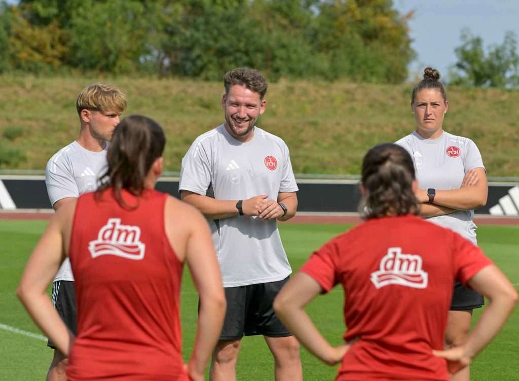 #Fußball, #Liga1, #Bundesliga, #DFL, #DFB, #Nürnberg, #1fcn, #fcn, #damen, #frauen, #Stadion, #MaxMorlockStadion, #Ball, #Sport, #Fans, #Jubel, #Torjubel, #Fahnen, #Fanblock, #Faszination, #Action, #Zweikampf, #Schiedsrichter, #Linienrichter, #SparkasseNürnberg, #NErgie, #Kulmbacher, #Zuschauer, #fussball,