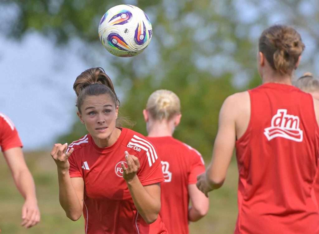#Fußball, #Liga1, #Bundesliga, #DFL, #DFB, #Nürnberg, #1fcn, #fcn, #damen, #frauen, #Stadion, #MaxMorlockStadion, #Ball, #Sport, #Fans, #Jubel, #Torjubel, #Fahnen, #Fanblock, #Faszination, #Action, #Zweikampf, #Schiedsrichter, #Linienrichter, #SparkasseNürnberg, #NErgie, #Kulmbacher, #Zuschauer, #fussball,