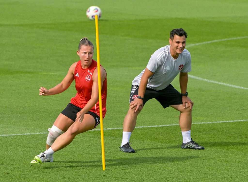 #Fußball, #Liga1, #Bundesliga, #DFL, #DFB, #Nürnberg, #1fcn, #fcn, #damen, #frauen, #Stadion, #MaxMorlockStadion, #Ball, #Sport, #Fans, #Jubel, #Torjubel, #Fahnen, #Fanblock, #Faszination, #Action, #Zweikampf, #Schiedsrichter, #Linienrichter, #SparkasseNürnberg, #NErgie, #Kulmbacher, #Zuschauer, #fussball,