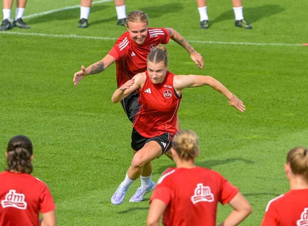 #Fußball, #Liga1, #Bundesliga, #DFL, #DFB, #Nürnberg, #1fcn, #fcn, #damen, #frauen, #Stadion, #MaxMorlockStadion, #Ball, #Sport, #Fans, #Jubel, #Torjubel, #Fahnen, #Fanblock, #Faszination, #Action, #Zweikampf, #Schiedsrichter, #Linienrichter, #SparkasseNürnberg, #NErgie, #Kulmbacher, #Zuschauer, #fussball,