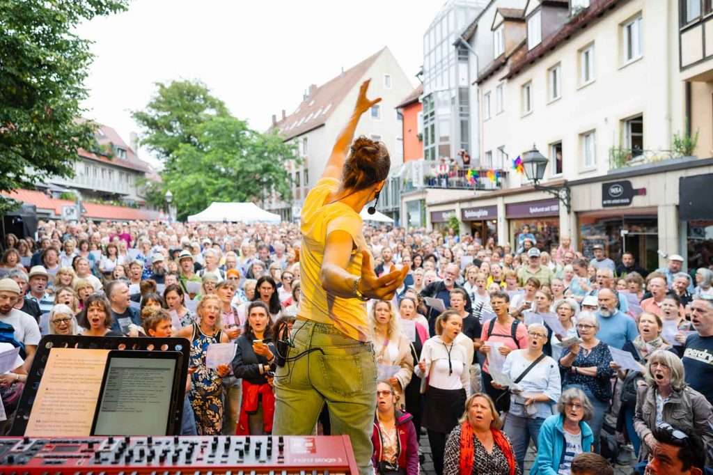 #Nürnberg, #Nuremberg, #MetropolregionNürnberg, #Altstadt, #Kaiserburg, #BlaueNacht, #Burgprojektion, #NErgie, #Festlichkeit, #Hoffnung, #Frieden, #MetalFans, #Hauptmarkt, #HansSachsPlatz, #Verkaufsstände, #Bratwürste, #Sommer, #Gerechtigkeit, #RAP, #OpenAir, #KulturFürAlleMusikfestival, #Bardentreffen, #SpardaBankNürnberg, #wbgNürnberg,