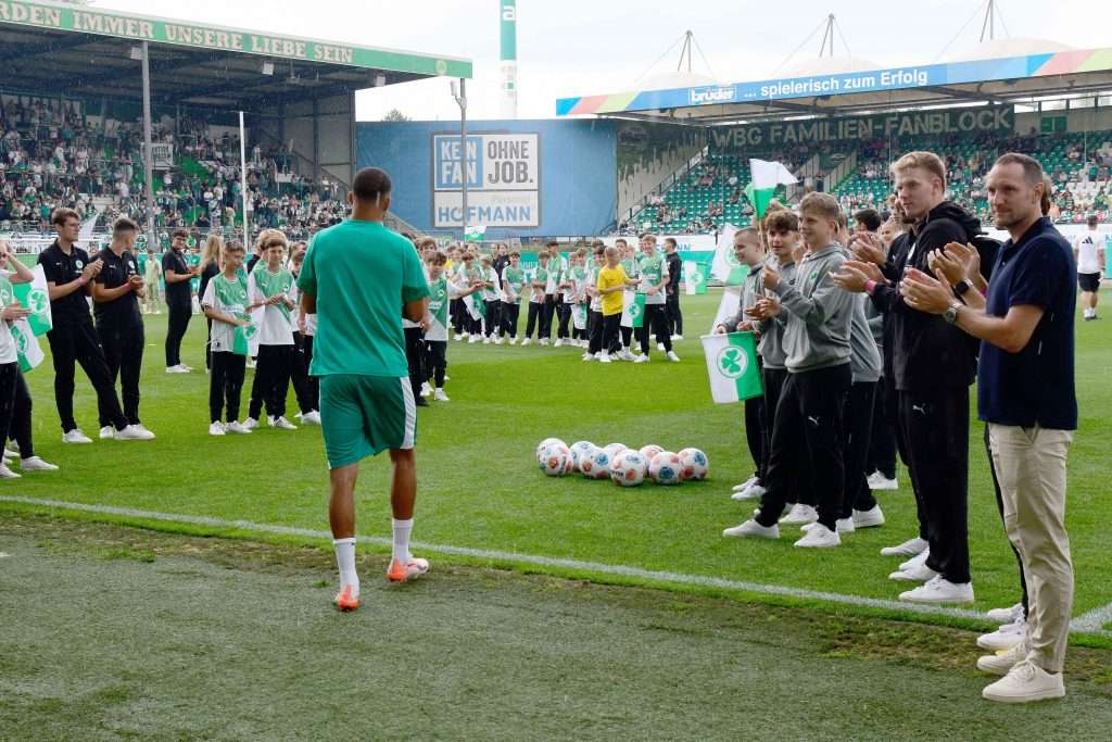 #Fussball, #Bundesliga, #DFL, #Liga2, #GreutherFürth, #sgf, #SportparkRonhof, #Kleeblatt, #HofmannPersonal, #BruderSpielwaren, #FrankenBrunnen, #GrünerBier, #RosicImmobilien, #simbadickiegroup, #Swietelsky, #WildPanda, #Fürth, #ball, #stadion, #zuschauer, #fans, #tor, #vielfaltgewinnt, #keinfanohnejob,