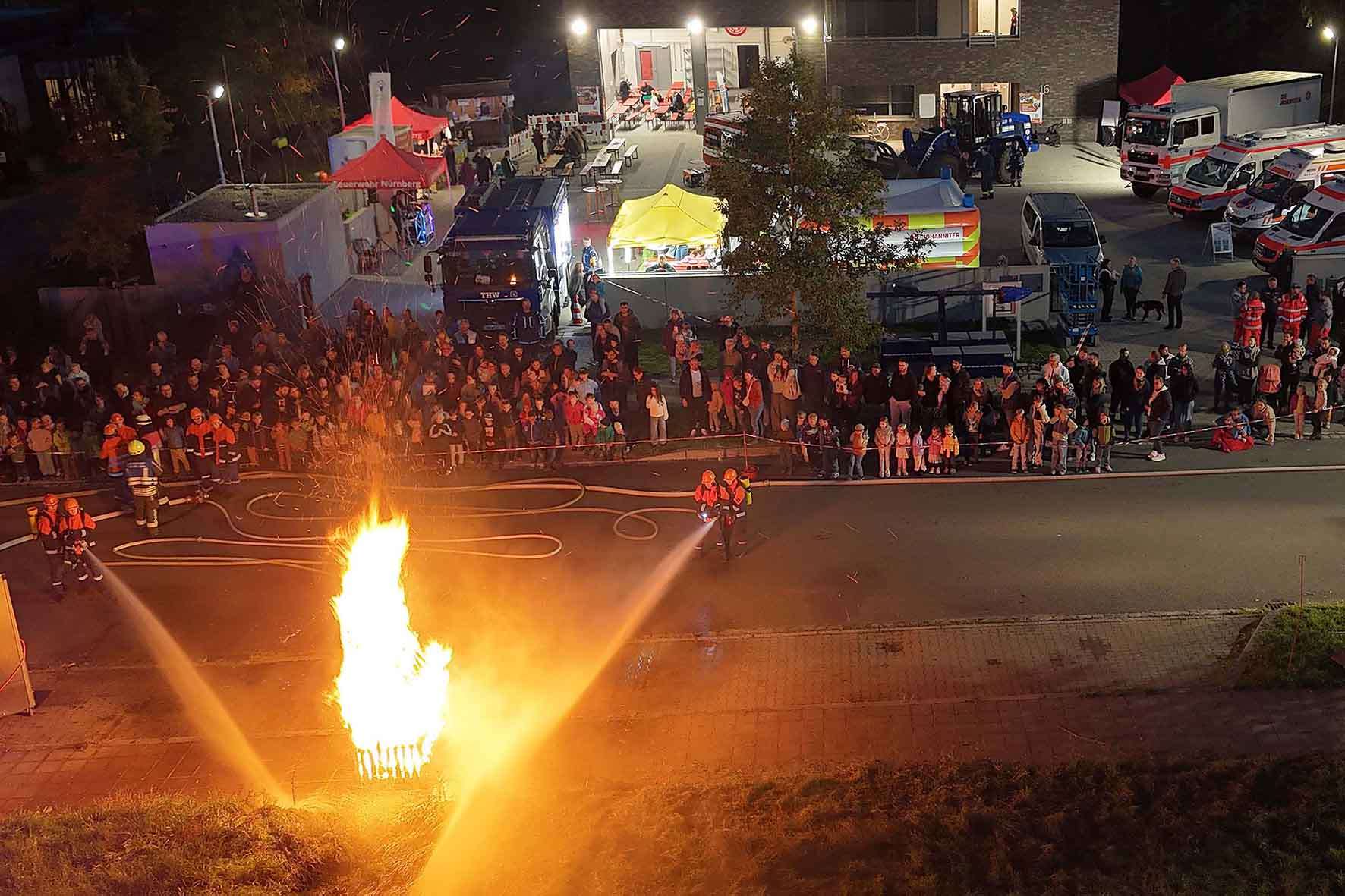 #Nürnberg, #Stadt, #Feuerwehr, #Freiwilligefeuerwehr, #Stadtnürnberg, #Ehrenamt, #Spende, #Gerätehaus, #Neubau, #Sanierung, #Einweihung, #Alarmierung, #Einsatz, #Feuer, #Wasser, #Rettung, #Schützen, #Eibach, #Löschen, #Bergen, #Retten,