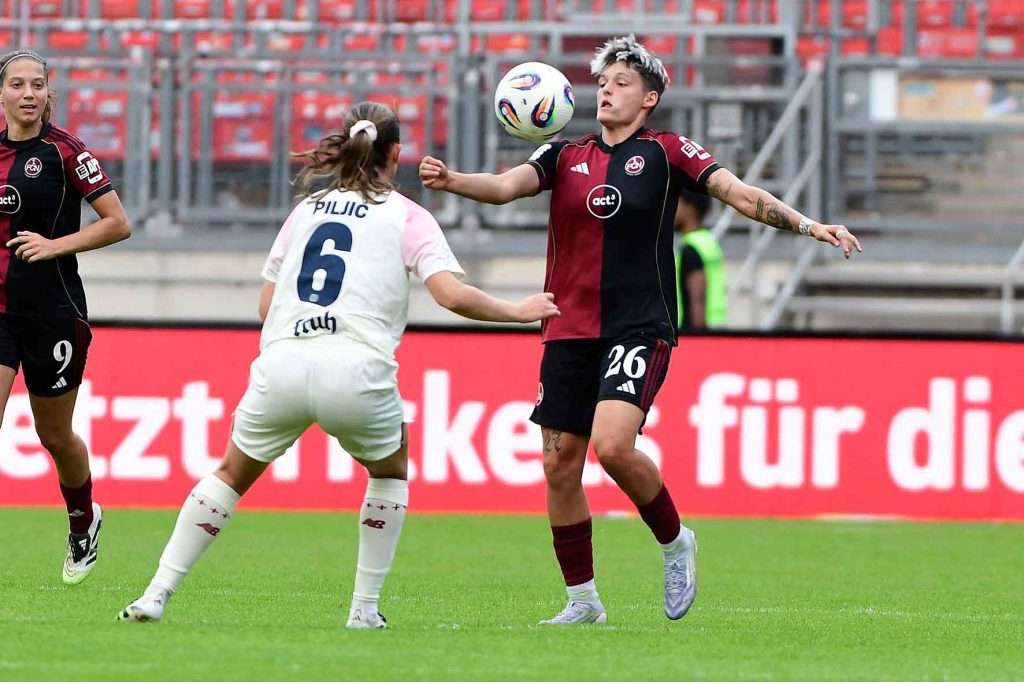 #Fußball, #Liga1, #Bundesliga, #DFL, #DFB, #googlepixel, #frauenbundesliga, #Nürnberg, #1fcn, #fcn, #damen, #frauen, #Stadion, #MaxMorlockStadion, #Ball, #Sport, #Fans, #Jubel, #Torjubel, #Fahnen, #Fanblock, #Faszination, #Action, #Zweikampf, #Schiedsrichter, #Linienrichter, #SparkasseNürnberg, #NErgie, #Zuschauer, #fussball,