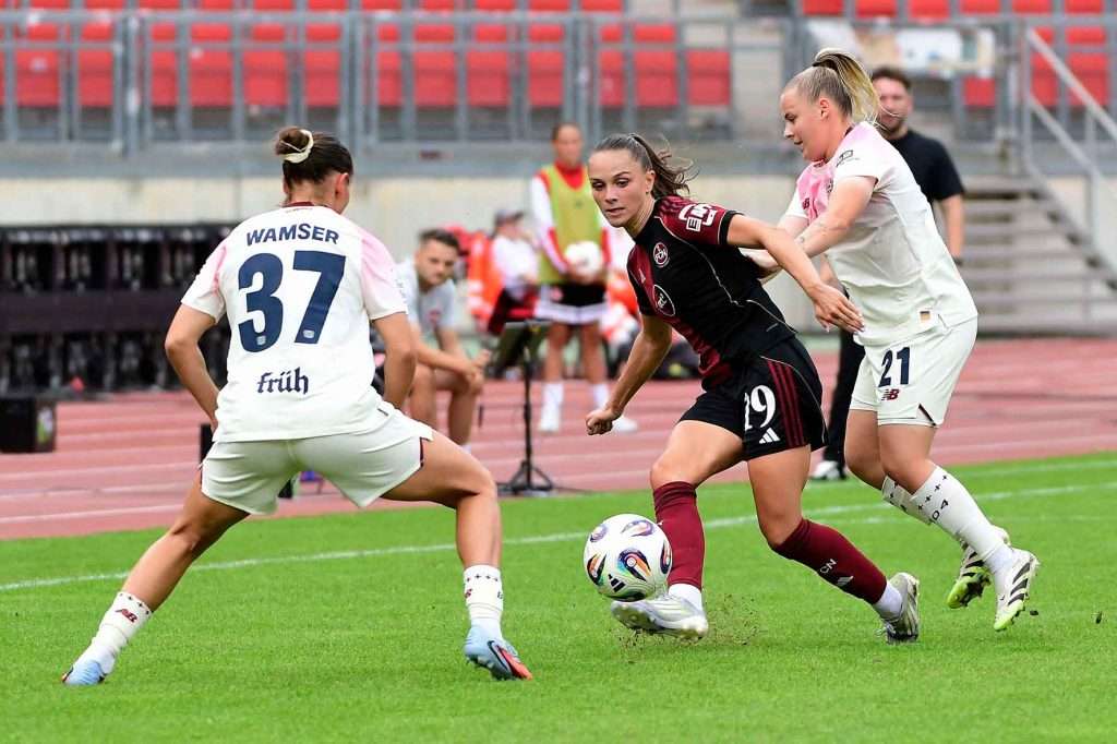 #Fußball, #Liga1, #Bundesliga, #DFL, #DFB, #googlepixel, #frauenbundesliga, #Nürnberg, #1fcn, #fcn, #damen, #frauen, #Stadion, #MaxMorlockStadion, #Ball, #Sport, #Fans, #Jubel, #Torjubel, #Fahnen, #Fanblock, #Faszination, #Action, #Zweikampf, #Schiedsrichter, #Linienrichter, #SparkasseNürnberg, #NErgie, #Zuschauer, #fussball,