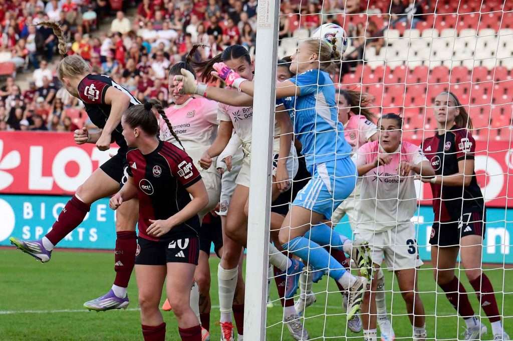 #Fußball, #Liga1, #Bundesliga, #DFL, #DFB, #googlepixel, #frauenbundesliga, #Nürnberg, #1fcn, #fcn, #damen, #frauen, #Stadion, #MaxMorlockStadion, #Ball, #Sport, #Fans, #Jubel, #Torjubel, #Fahnen, #Fanblock, #Faszination, #Action, #Zweikampf, #Schiedsrichter, #Linienrichter, #SparkasseNürnberg, #NErgie, #Zuschauer, #fussball,