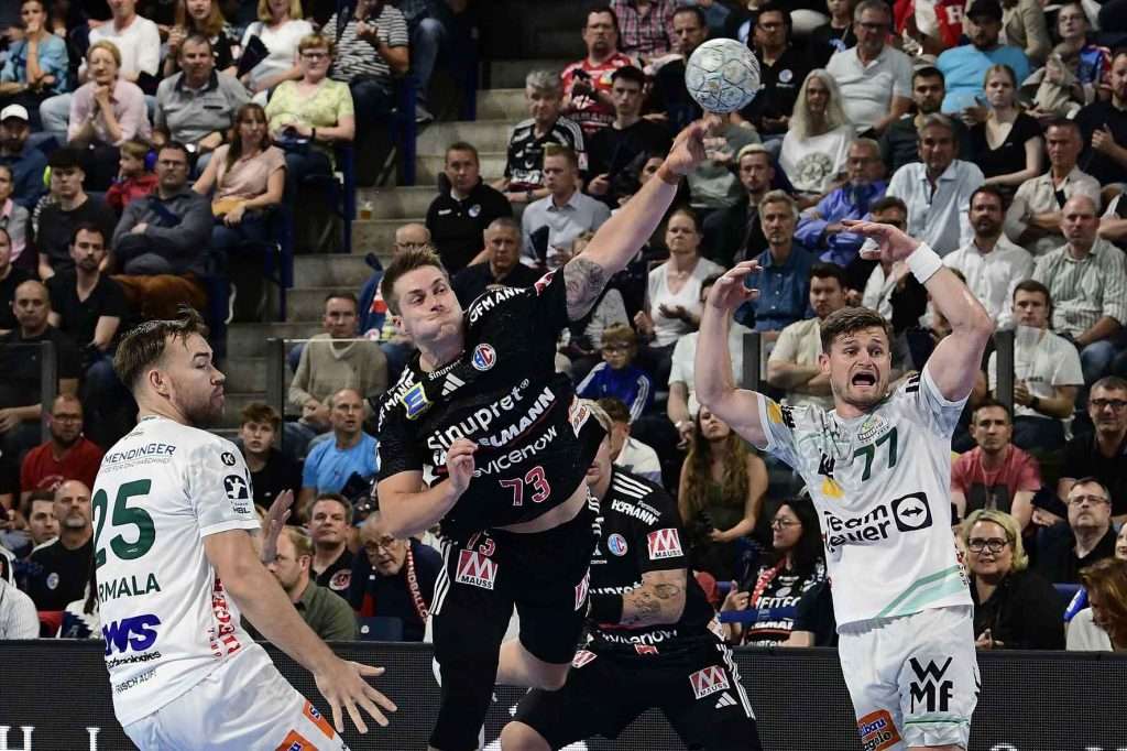 #Handballbundesliga, #LiquiMoly, #HCErlangen, #Handball, #HBL, #Nuremberg, #Erlangen, #ArenaNürnbergerVersicherung, #heitec, #Fackelmann, #Aichinger, #BarthHaas, #Bodin, #MaxBögl, #Bionorica, #Hemmersbach, #hlstudios, #HofmannPersonal, #LauerEuromovers, #Mauss, #pensionsolution, #Schultheiß, #SontowskiPartner, #Tucher, #Wild Panda, #hce, #ball, #tor, #zuschauer, #fans, #vielfaltgewinnt, #keinfanohnejob,