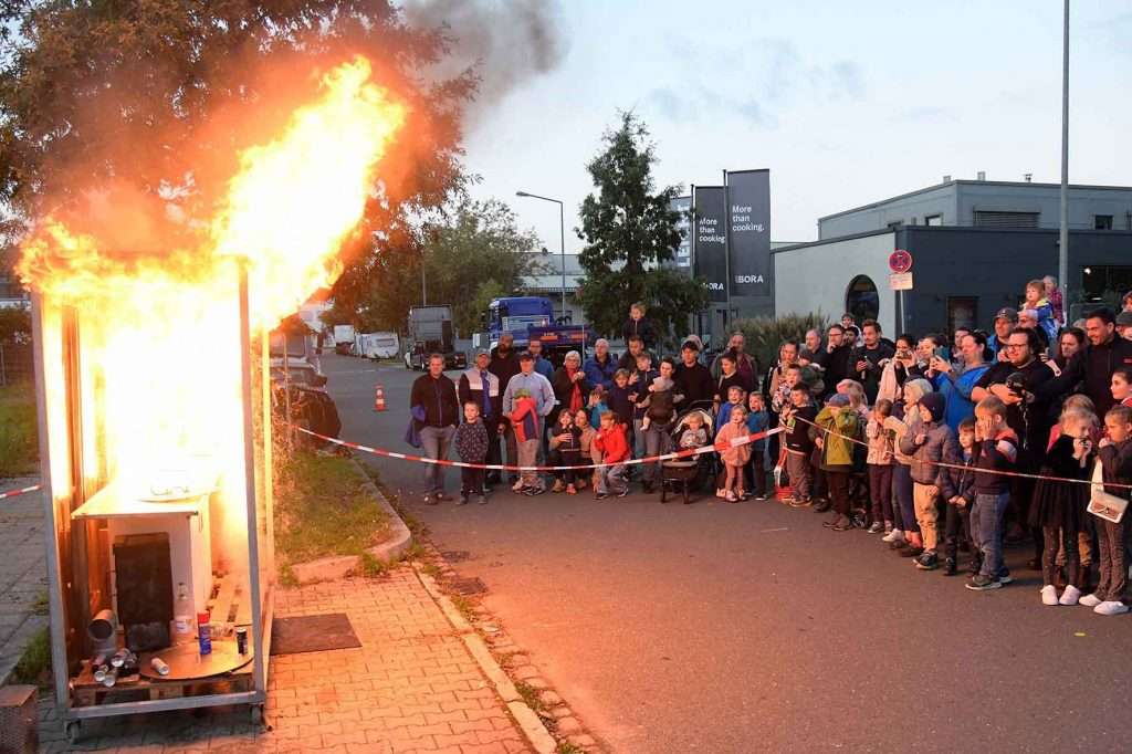 #Nürnberg, #Stadt, #Feuerwehr, #Freiwilligefeuerwehr, #Stadtnürnberg, #Ehrenamt, #Spende, #Gerätehaus, #Neubau, #Sanierung, #Einweihung, #Alarmierung, #Einsatz, #Feuer, #Wasser, #Rettung, #Schützen, #Eibach, #Löschen, #Bergen, #Retten,