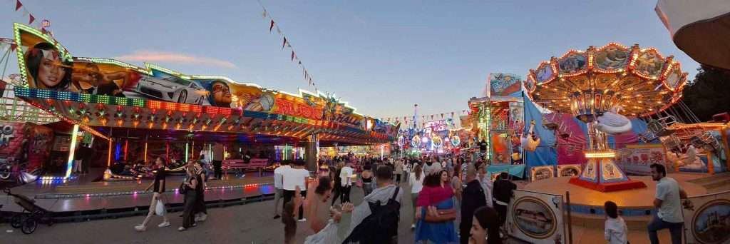 #Nürnberg, #Nuremberg, #MetropolregionNürnberg, #Frühlingsfest, #Herbstvolksfest, #Tucher, #GlossnerBier, #Grüner, #Gutmann, #Landwehrbräu, #Zirndorfer, #Festlichkeit, #Verkaufsstände, #Süssigkeiten, #Bratwürste, #Kinder, #Erwachsene, #Bierzelt, #Fahrgeschäfte, #Karussell, #Riesenrad, #Wellenflug, #Geisterbahn, #Feuerwerk, #Losbuden, #Eis, #Belustigung, #Volksfestplatz, #Oma, #Opa, #Enkelkinder, #Ausflug, #Dutzendteich, #Volksfestkönigin, #LorenzKalb, #SüddeutscherSchaustellerverband, #Freizeit, #Vergnügen,
