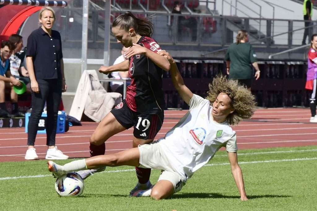 #Fußball, #Liga1, #Bundesliga, #DFL, #DFB, #Nürnberg, #1fcn, #fcn, #damen, #frauen, #Stadion, #MaxMorlockStadion, #Ball, #Sport, #Fans, #Jubel, #Torjubel, #Fahnen, #Fanblock, #Faszination, #Action, #Zweikampf, #Schiedsrichter, #Linienrichter, #SparkasseNürnberg, #NErgie, #Zuschauer, #fussball,