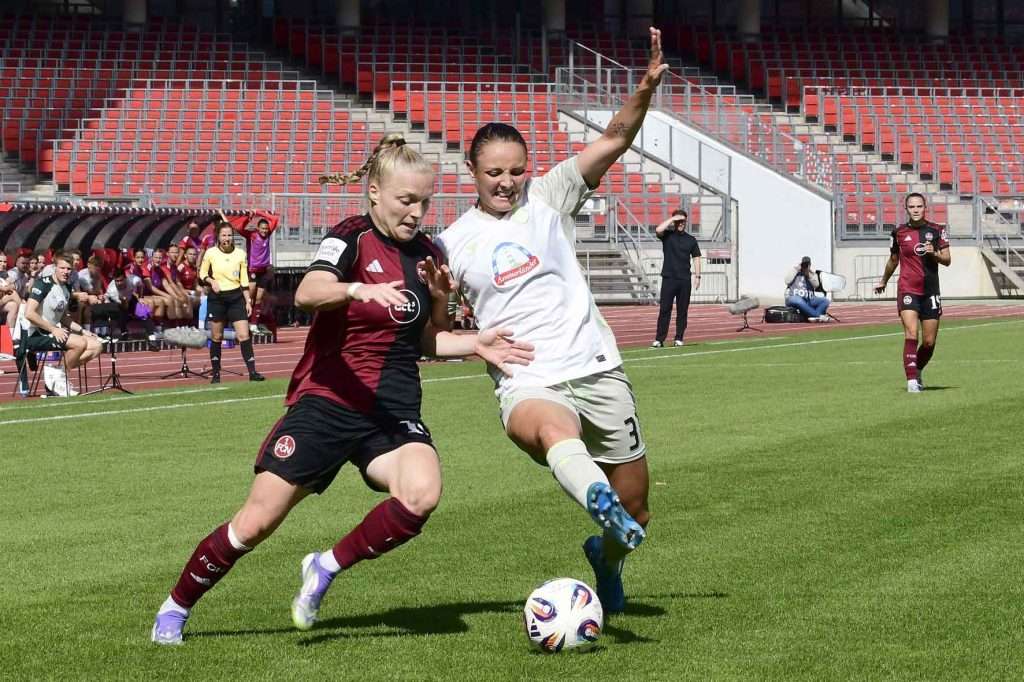 #Fußball, #Liga1, #Bundesliga, #DFL, #DFB, #Nürnberg, #1fcn, #fcn, #damen, #frauen, #Stadion, #MaxMorlockStadion, #Ball, #Sport, #Fans, #Jubel, #Torjubel, #Fahnen, #Fanblock, #Faszination, #Action, #Zweikampf, #Schiedsrichter, #Linienrichter, #SparkasseNürnberg, #NErgie, #Zuschauer, #fussball,