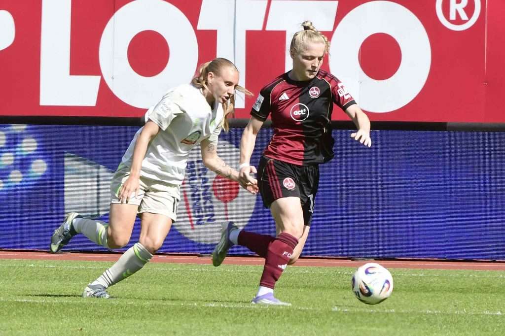 #Fußball, #Liga1, #Bundesliga, #DFL, #DFB, #Nürnberg, #1fcn, #fcn, #damen, #frauen, #Stadion, #MaxMorlockStadion, #Ball, #Sport, #Fans, #Jubel, #Torjubel, #Fahnen, #Fanblock, #Faszination, #Action, #Zweikampf, #Schiedsrichter, #Linienrichter, #SparkasseNürnberg, #NErgie, #Zuschauer, #fussball,