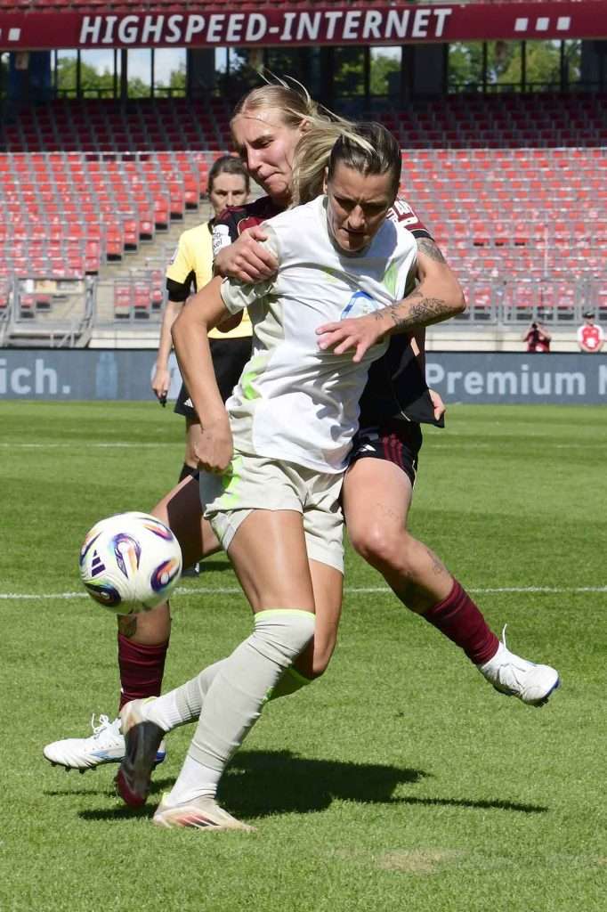 #Fußball, #Liga1, #Bundesliga, #DFL, #DFB, #Nürnberg, #1fcn, #fcn, #damen, #frauen, #Stadion, #MaxMorlockStadion, #Ball, #Sport, #Fans, #Jubel, #Torjubel, #Fahnen, #Fanblock, #Faszination, #Action, #Zweikampf, #Schiedsrichter, #Linienrichter, #SparkasseNürnberg, #NErgie, #Zuschauer, #fussball,