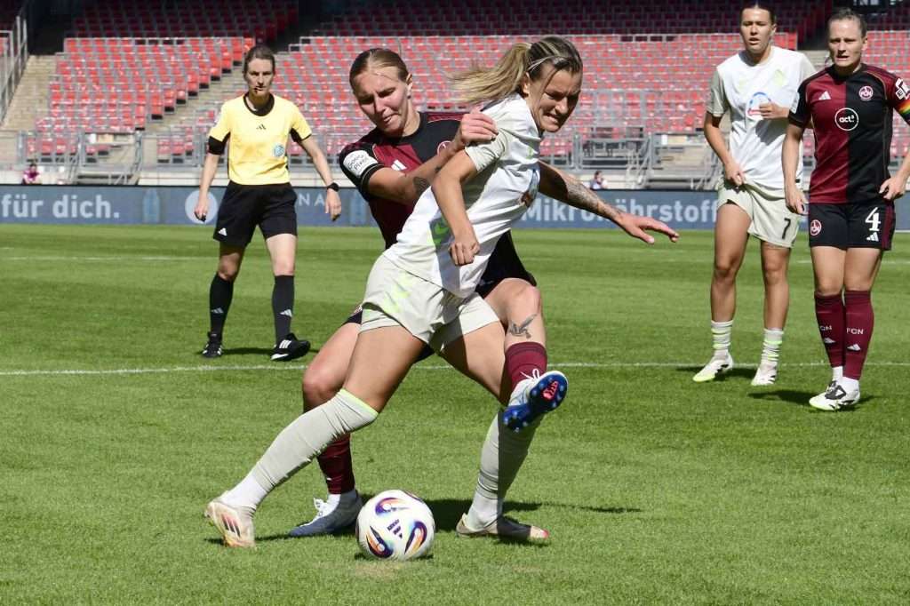 #Fußball, #Liga1, #Bundesliga, #DFL, #DFB, #Nürnberg, #1fcn, #fcn, #damen, #frauen, #Stadion, #MaxMorlockStadion, #Ball, #Sport, #Fans, #Jubel, #Torjubel, #Fahnen, #Fanblock, #Faszination, #Action, #Zweikampf, #Schiedsrichter, #Linienrichter, #SparkasseNürnberg, #NErgie, #Zuschauer, #fussball,