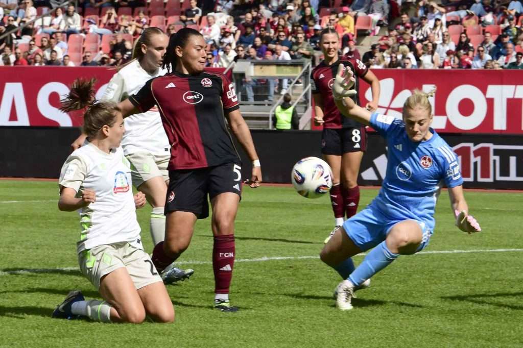 #Fußball, #Liga1, #Bundesliga, #DFL, #DFB, #Nürnberg, #1fcn, #fcn, #damen, #frauen, #Stadion, #MaxMorlockStadion, #Ball, #Sport, #Fans, #Jubel, #Torjubel, #Fahnen, #Fanblock, #Faszination, #Action, #Zweikampf, #Schiedsrichter, #Linienrichter, #SparkasseNürnberg, #NErgie, #Zuschauer, #fussball,
