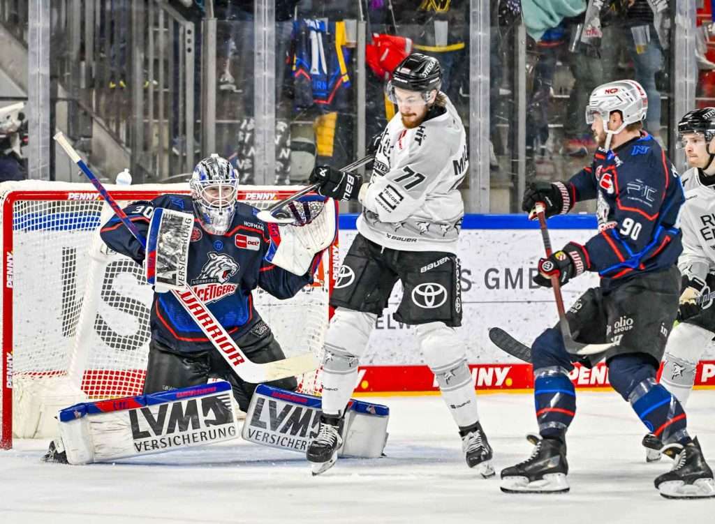 #del, #eishockey, #nit, #nuernbergicetigers, #icetigers, #puck, #pucki, #maskottchen, #nuernberg, #arena, #tor, #zuschauer, #fans, #hofmannpersonal, #vielfaltgewinnt, #keinfanohnejob, #bodin, #nergie, #wbgnuernberg, #höflergemüse, #lorzservice, #bmwnuernberg, #nergie, #orangekey, #roeschke, #tucher, #ehc80,