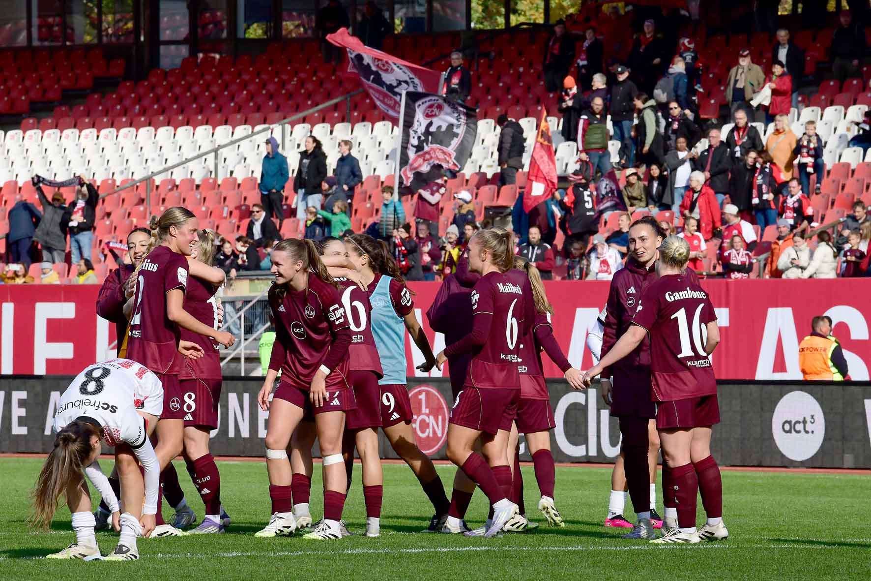 #Fußball, #Liga1, #Bundesliga, #DFL, #DFB, #googlepixel, #frauenbundesliga, #Nürnberg, #1fcn, #fcn, #damen, #frauen, #Stadion, #MaxMorlockStadion, #Ball, #Sport, #Fans, #Jubel, #Torjubel, #Fahnen, #Fanblock, #Faszination, #Action, #Zweikampf, #Schiedsrichter, #Linienrichter, #SparkasseNürnberg, #NErgie, #Zuschauer, #fussball,