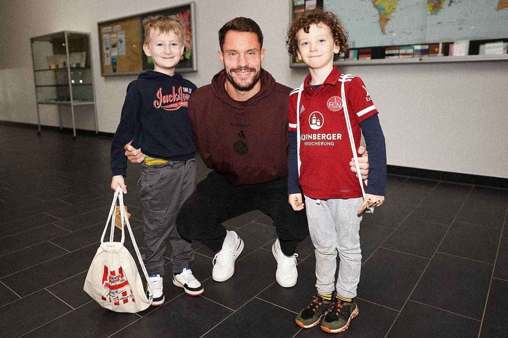 #Fußball, #Liga2, #Bundesliga, #DFL, #DFB, #Nürnberg, #1fcn, #fcn, #ClubHaus, #Stadion, #MaxMorlockStadion, #Fußball, #Ball, #Sport, #Fans, #Torjubel, #Ausschreitung, #Pyrotechnik, #Fahnen, #Fanblock, #Faszination, #Action, #Zweikampf, #Schiedsrichter, #Linienrichter, #FrankenBrunnen, #NErgie, #SparkasseNürnberg, #Freizeit, #Familie, #Zuschauer, #MaxMorlock, #Spielräume, #Stolperstein, #JenöKonradCup, #dielegendelebt, #HandwerkerClub, #Handwerkerazubimesse, #azubimesse, #erstklaessleraktion, #125Jahre, #Jubiläum,