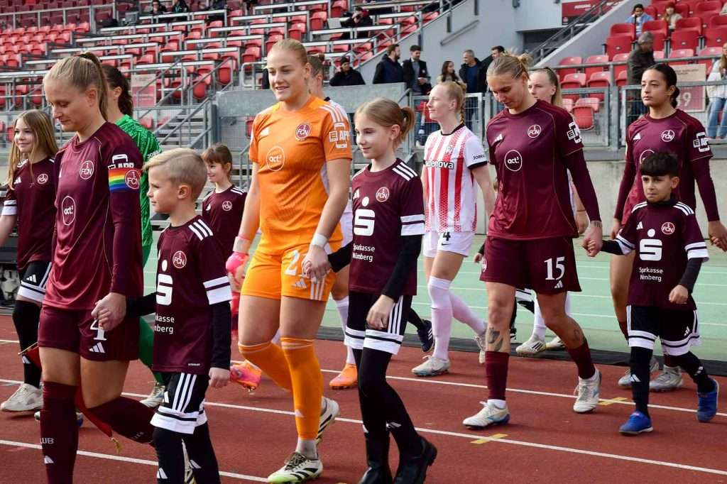 #Fußball, #Liga1, #Bundesliga, #DFL, #DFB, #googlepixel, #frauenbundesliga, #Nürnberg, #1fcn, #fcn, #damen, #frauen, #Stadion, #MaxMorlockStadion, #Ball, #Sport, #Fans, #Jubel, #Torjubel, #Fahnen, #Fanblock, #Faszination, #Action, #Zweikampf, #Schiedsrichter, #Linienrichter, #SparkasseNürnberg, #NErgie, #Zuschauer, #fussball,