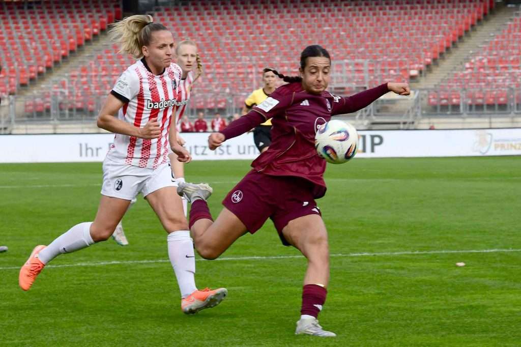 #Fußball, #Liga1, #Bundesliga, #DFL, #DFB, #googlepixel, #frauenbundesliga, #Nürnberg, #1fcn, #fcn, #damen, #frauen, #Stadion, #MaxMorlockStadion, #Ball, #Sport, #Fans, #Jubel, #Torjubel, #Fahnen, #Fanblock, #Faszination, #Action, #Zweikampf, #Schiedsrichter, #Linienrichter, #SparkasseNürnberg, #NErgie, #Zuschauer, #fussball,
