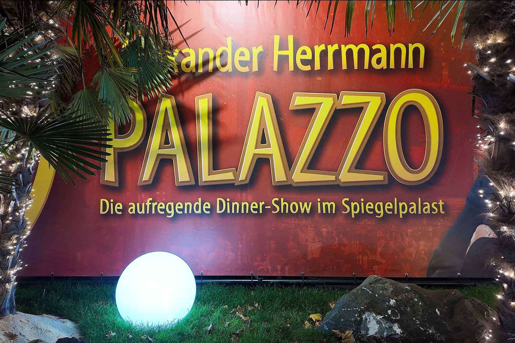 #palazzo, #alexanderherrmann, #nuernberg, #revue, #artisten, #vorführungen, #show, #comedy, #luftakrobatik, #freestyle, #handstand, #hulahoop, #handaufhand, xxlSchaukel, #zelt, #kulinarik, #spiegelpalast, #dinnershow, #Menü, #Firmenfeier, #Geschichte, #Magie,