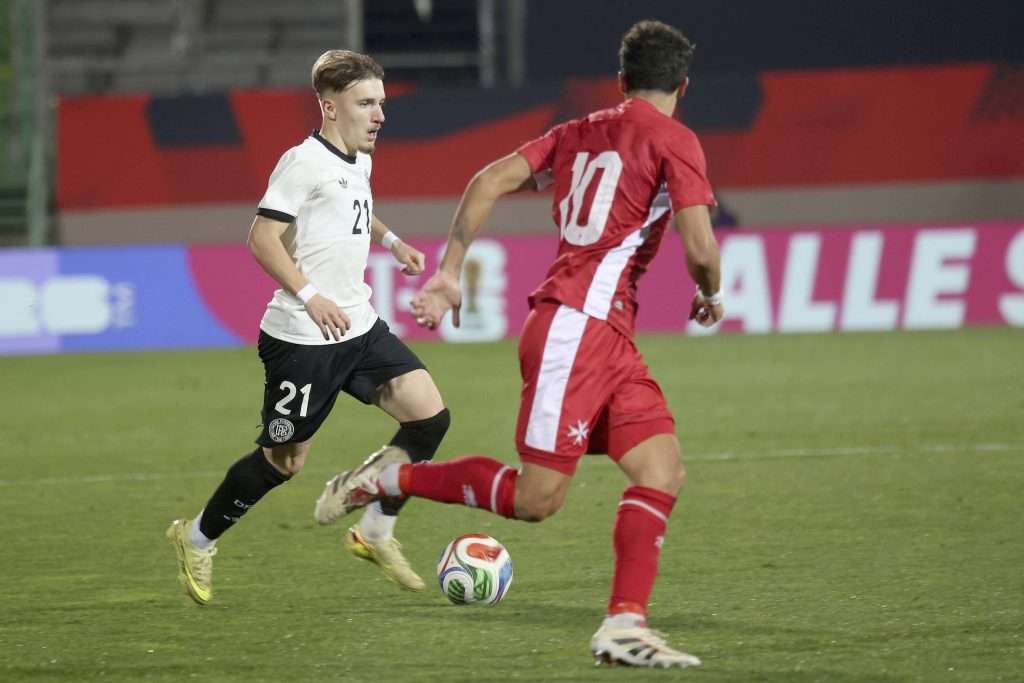 #Fußball, #DFB, #länderspiel, #Deutschland, #Malta, #Fürth, #fussball, #Ronhof, #Ball, #Sport, #Fans, #Jubel, #Torjubel, #Fahnen, #Fanblock, #Zweikampf, #Schiedsrichter, #Schiedsrichterin, #Linienrichter, #Linienrichterin, #Zuschauer, #Vergnügen, #Familie, #Freizeit,