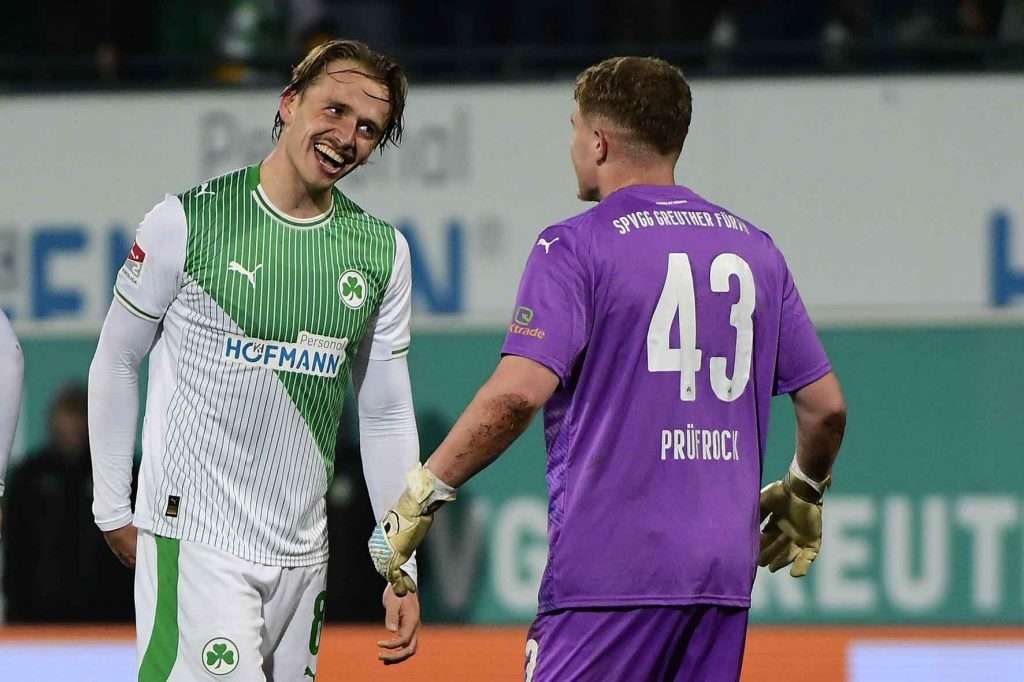 #Fussball, #Bundesliga, #DFL, #Liga2, #GreutherFürth, #sgf, #SportparkRonhof, #Kleeblatt, #HofmannPersonal, #BruderSpielwaren, #FrankenBrunnen, #GrünerBier, #RosicImmobilien, #simbadickiegroup, #Swietelsky, #WildPanda, #Fürth, #ball, #stadion, #zuschauer, #fans, #tor, #vielfaltgewinnt, #keinfanohnejob,