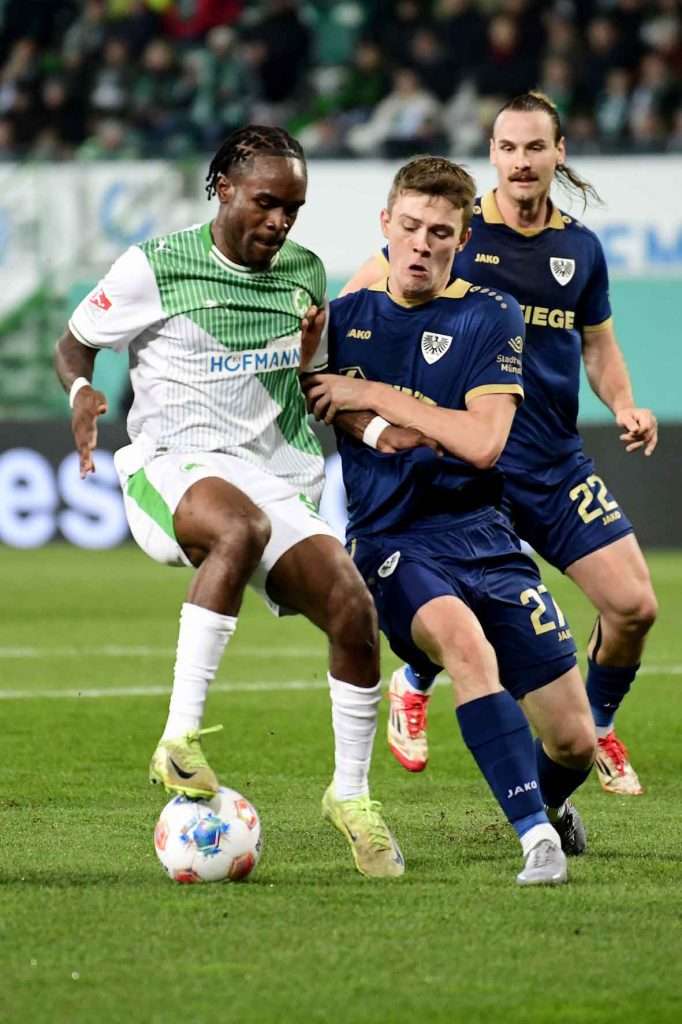 #Fussball, #Bundesliga, #DFL, #Liga2, #GreutherFürth, #sgf, #SportparkRonhof, #Kleeblatt, #HofmannPersonal, #BruderSpielwaren, #FrankenBrunnen, #GrünerBier, #RosicImmobilien, #simbadickiegroup, #Swietelsky, #WildPanda, #Fürth, #ball, #stadion, #zuschauer, #fans, #tor, #vielfaltgewinnt, #keinfanohnejob,